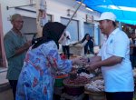 Pj Gubernur Sulsel Jalan Santai Bersama Warga dan Cek Harga Kebutuhan Pokok di Pasar Bantaeng