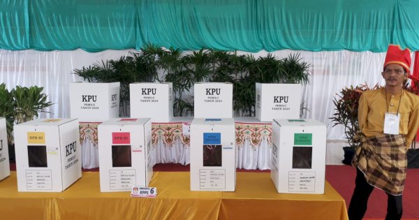 KPU Makassar Kacau, Kertas Suara Pileg Tertukar