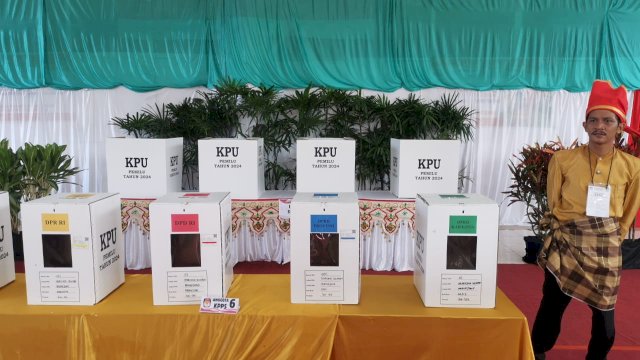 KPU Makassar Kacau, Kertas Suara Pileg Tertukar