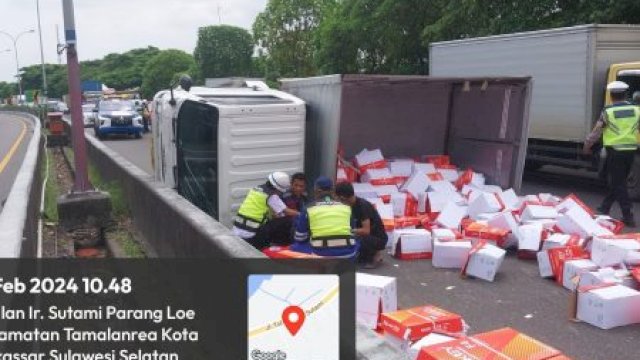 Gara-gara Ban Pecah, Mobil Box Tergulig di Tol Reformasi Makassar