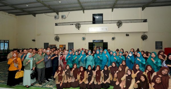 PKK Goes to School, Sofha Marwah Bahtiar Bagikan Bantuan untuk Siswa di Maros dan Pangkep