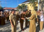 Inspektorat Gorontalo Serahkan SK Kenaikan Jabatan dan SK Pengukuhan Jabatan Pelaksana 20 Pegawai