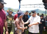 Pj Gubernur Sulsel Serahkan Bantuan Darurat dan Logistik Longsor di Kabupaten Luwu