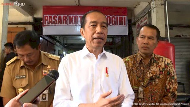 Presiden Jokowi saat memberikan keterangan pers di Wonogiri, Jawa Tengah, pada Kamis (1/2/2024). (Tangkapan layar YouTube Sekretariat Presiden) 