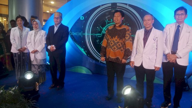 Pimpinan JEC Eye Hospitals and Clinics dan RS Mata JEC Orbita Makassar saat peresmian yang turut dihadiri Wali Kota Makassar, Moh Ramdhan Pomanto, Sabtu (3/2/2024). 