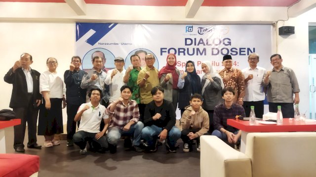 Sejumlah akademisi di Makassar yang tergabung dalam Forum Dosen menggelar kegiatan diskusi bertajuk "Spirit Pemilu 2024: Damai dan Bermartabat" di Kafe Red Corner, Jalan Yusuf Dg Ngawing, Makassar, Senin (5/2/2024).