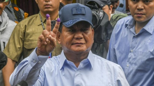 Calon presiden nomor urut 2, Prabowo Subianto, telah menggunakan hak pilihnya pada Pemilu 2024 di TPS 033, Bojong Koneng, Hambalang, pada Rabu (14/2/2024). (Foto: ANTARA) 