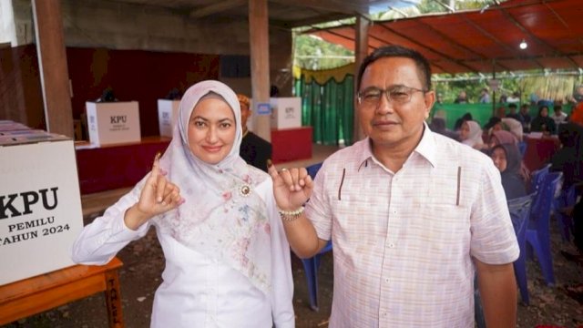 Indah dan Fauzi Nyoblos di TPS 06 Saptamarga, Ajak Masyarakat Kawal Demokrasi