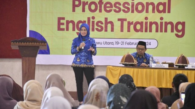 Tingkatkan Kualitas SDM, Ratusan Guru Ikuti Professional English Training