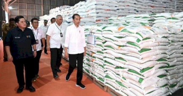 Di Maros, Presiden Jokowi Bagikan Bantuan Pangan Kepada 1.000 KPM