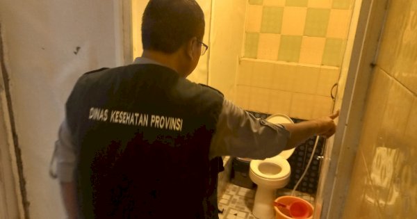 Dinkes Sulsel dan Dinkes Kota Makassar Kolaborasi Melakukan Penilaian Toilet di Sejumlah Tempat