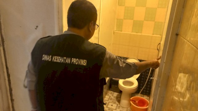 Dinkes Sulsel dan Dinkes Kota Makassar Kolaborasi Melakukan Penilaian Toilet di Sejumlah Tempat