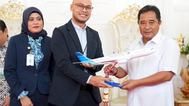 Pj Gubernur Sulsel Minta Garuda Indonesia Tambah Rute Penerbangan Domestik dan Internasional