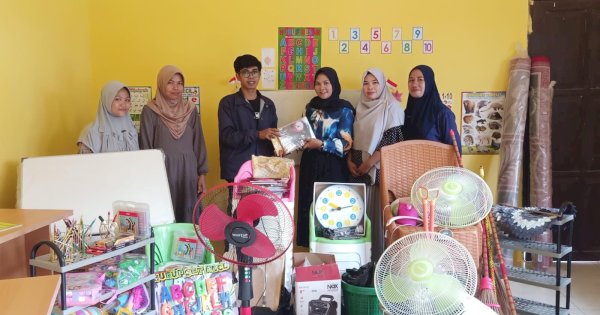 Huadi Group Salurkan Bantuan untuk Paud KB Al-Ikhlas Papan Loe
