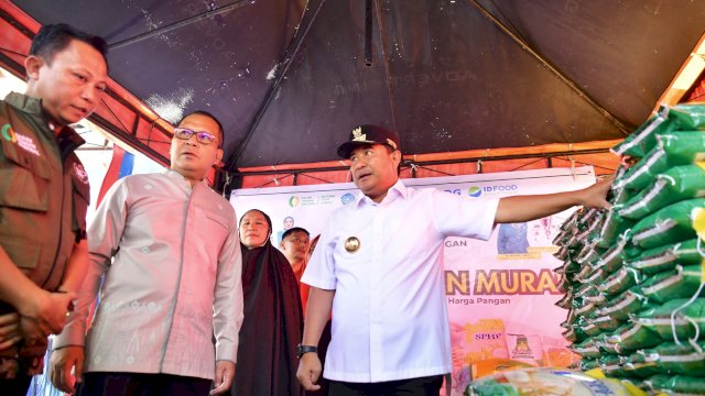 Pj Gubernur Bahtiar Lanjutkan Peninjauan Safari Ramadan Gerakan Pangan Murah Makassar di Tiga Titik