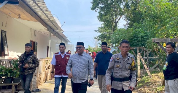 HUT ke-50 PPNI, Pj Wali Kota Palopo Serahkan 50 Bingkisan ke Warga