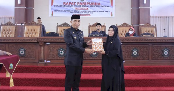 Sekda Takalar Wakili Pj Bupati Serahkan LKPJ Tahun 2023 Pada Rapat Paripurna DPRD 