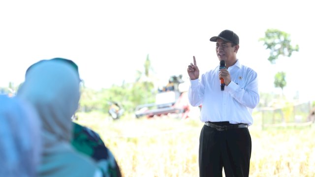 Catatan Sejarah Bagi Pertanian Indonesia, Mentan Amran Serahkan Total Alokasi Pupuk Subsidi 54 Triliun