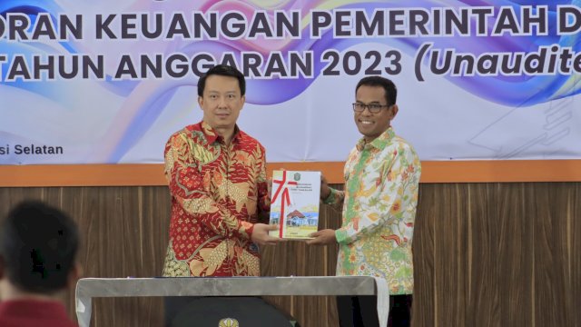 Pj Bupati Takalar Serahkan LKPD Tahun 2023 ke BPK Sulsel