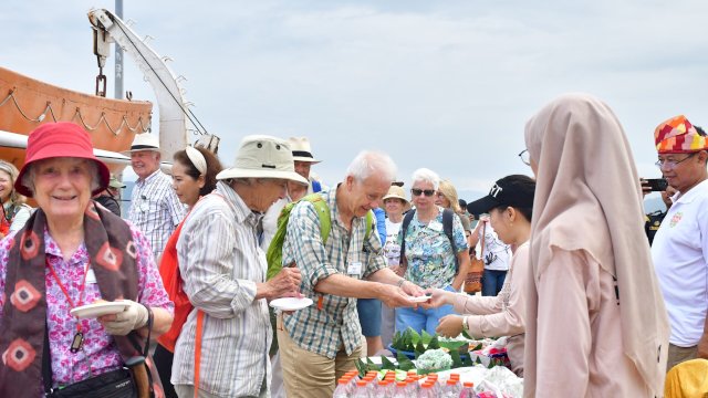 Sekda Palopo Sambut Wisatawan Mancanegara di Tanjung Ringgit