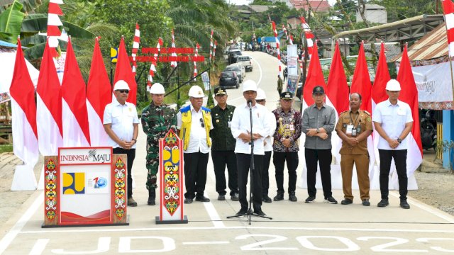 Jokowi Resmikan 10 Jalan dan 1 Jembatan di Kaltim, Total Anggaran Digunakan Rp 561 Miliar