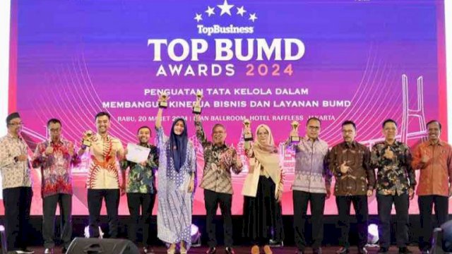 Danny Pomanto Kembali Raih Penghargaan Top Pembina BUMD 2024