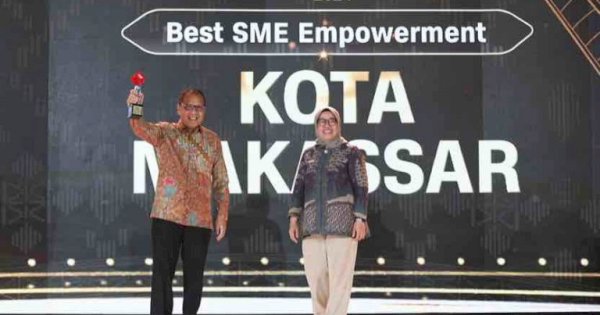 Kota Makassar Dianugerahi 4 Penghargaan di CNN Indonesia Awards 2024