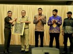 Jadi Role Model Kepala Daerah, Kejati Sulsel Beri Penghargaan Danny Pomanto