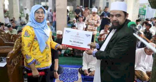 Pemkot Makassar Hibahkan Rp 100 Juta untuk Masjid Ihyatul Jamaah