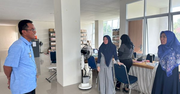 Pastikan Aplikasi Srikandi Optimal, Pj. Bupati Takalar Sidak ke Dinas Perpustakaan dan Kearsipan