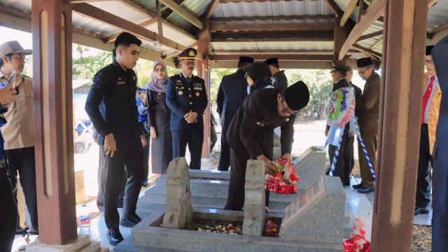 Pj. Bupati Takalar Hadiri Peringatan Gugurnya Ranggong Daeng Romo dan Wafatnya Padjonga Daeng Ngalle