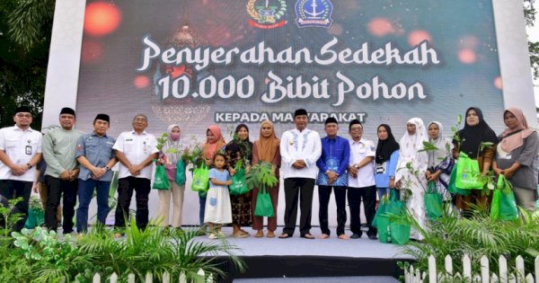 Pj Gubernur Sulsel Bikin Gerakan Sedekah Pohon, Diawali dari Bone