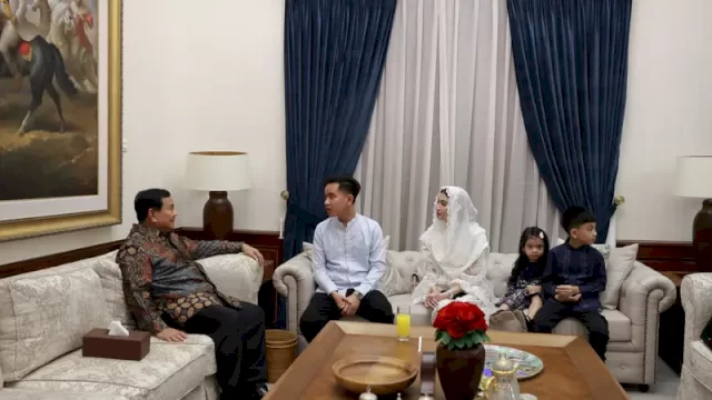 Gibran Bersama Keluarga Sambangi Kediaman Prabowo Subianto di Kertanegara