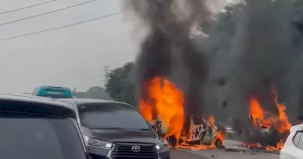 Kecelakaan Maut di Tol, 12 Penumpang Gran Max Tewas Terbakar