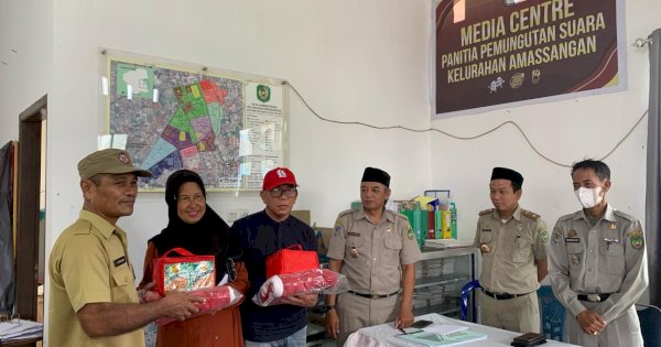 Balai Sentra Kemensos Sulsel Serahkan Bantuan ke Warga Terdampak Banjir di Palopo