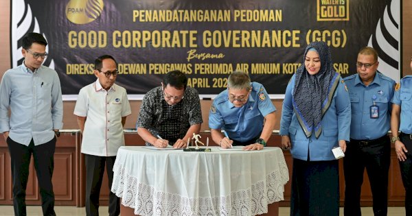 Terapkan Pedoman Tata Kelola Perusahaan Yang Baik, Direksi dan Dewas PDAM Makassar Tandatangani GCG