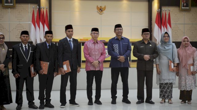 Pelantikan dan pengambilan sumpah jabatan oleh Sekretaris Daerah Provinsi Gorontalo Sofian Ibrahim atas enam pejabat fungsional di lingkungan Pemerintah Provinsi Gorontalo,Jum’at (5/4/2024)