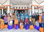 Pj PKK Palopo Bagikan Paket Sembako Jelang Lebaran