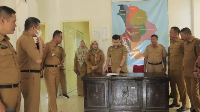 Hari Pertama Masuk Pasca Lebaran, Pj. Bupati Takalar Sidak ke Sejumlah Kantor Pelayanan 