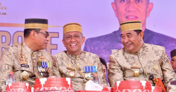 Hari Jadi Bone ke 695, Pj Gubernur Bahtiar dan Kapolda Hadiri Prosesi Mattompang Arajang