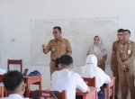 Pantau Ujian Sekolah Berbasis Digital di Takalar, Setiawan Aswad Beri Wejangan ke Siswa-Siswi 