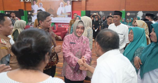 Indira Yusuf Ismail Apresiasi Penyapu Jalan Hingga Ketua RT/RW Teladan di Kecamatan Makassar