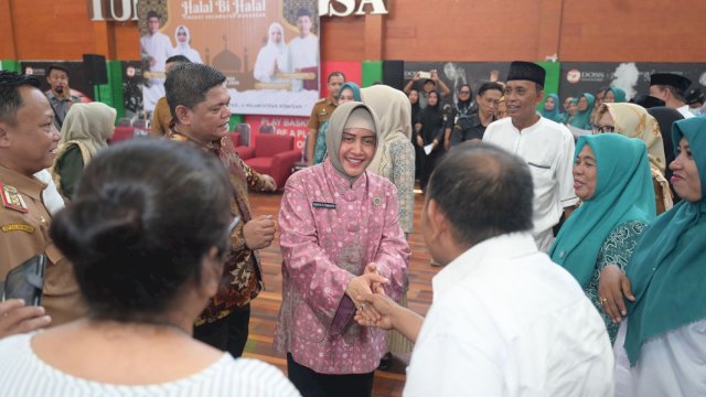 Indira Yusuf Ismail Apresiasi Penyapu Jalan Hingga Ketua RT/RW Teladan di Kecamatan Makassar