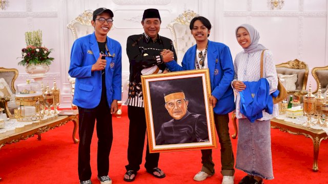 Atasi Pemanasan Global, Pj Gubernur Sulsel Ajak BEM Unismuh se-Indonesia Tanam Pohon Serentak