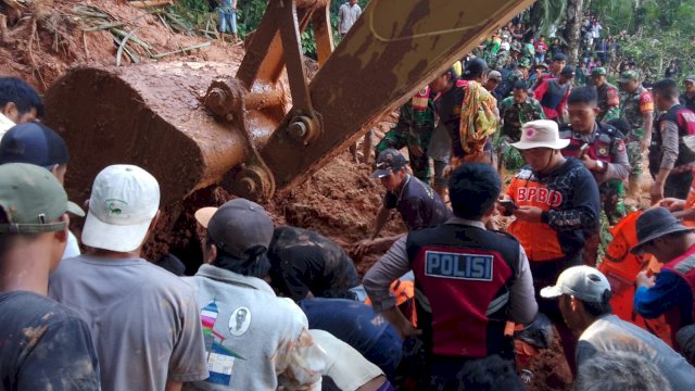 1 Korban Longsor di Toraja Utara Ditemukan Tim SAR Gabungan Sejauh 10 Meter Dari Titik Longsor 