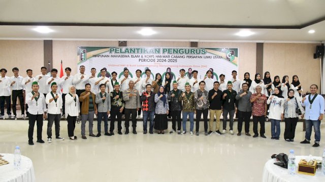 Presidium Majelis Wilayah Korps Alumni HMI (MW KAHMI) Sulsel, Muhammad Fauzi menghadiri pelantikan Pengurus HMI Cabang Persiapan Luwu Utara di Hotel Bukit Indah, Jumat (26/4/2024).