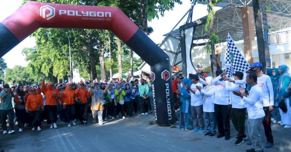 Setiawan Aswad Ikut Gerak Jalan Santai Sambu Hari Pendidikan Nasional 