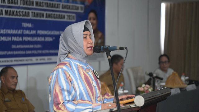 Ketua TP PKK Kota Makassar Indira Yusuf Ismail menjadi narasumber dalam Sosialisasi Pendidikan Politik Tokoh Masyarakat Angkatan IV , yang dihelat oleh Badan Kesatuan Bangsa dan Politik (Kesbangpol) Kota Makassar, Selasa (30/04/2024).