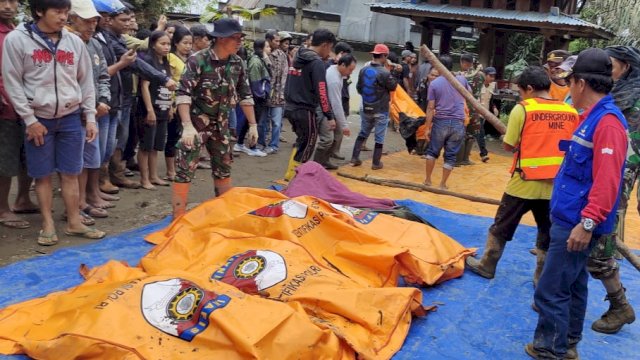 18 Meninggal Tertimbun Longsor di Toraja, Pj Gubernur: Perintahkan Semua Potensi Berikan Bantuan dan Evakuasi 