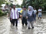 Tinjau Lokasi Banjir, Indah Pastikan Keamanan Warga